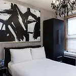Square Hotel At Times Square 